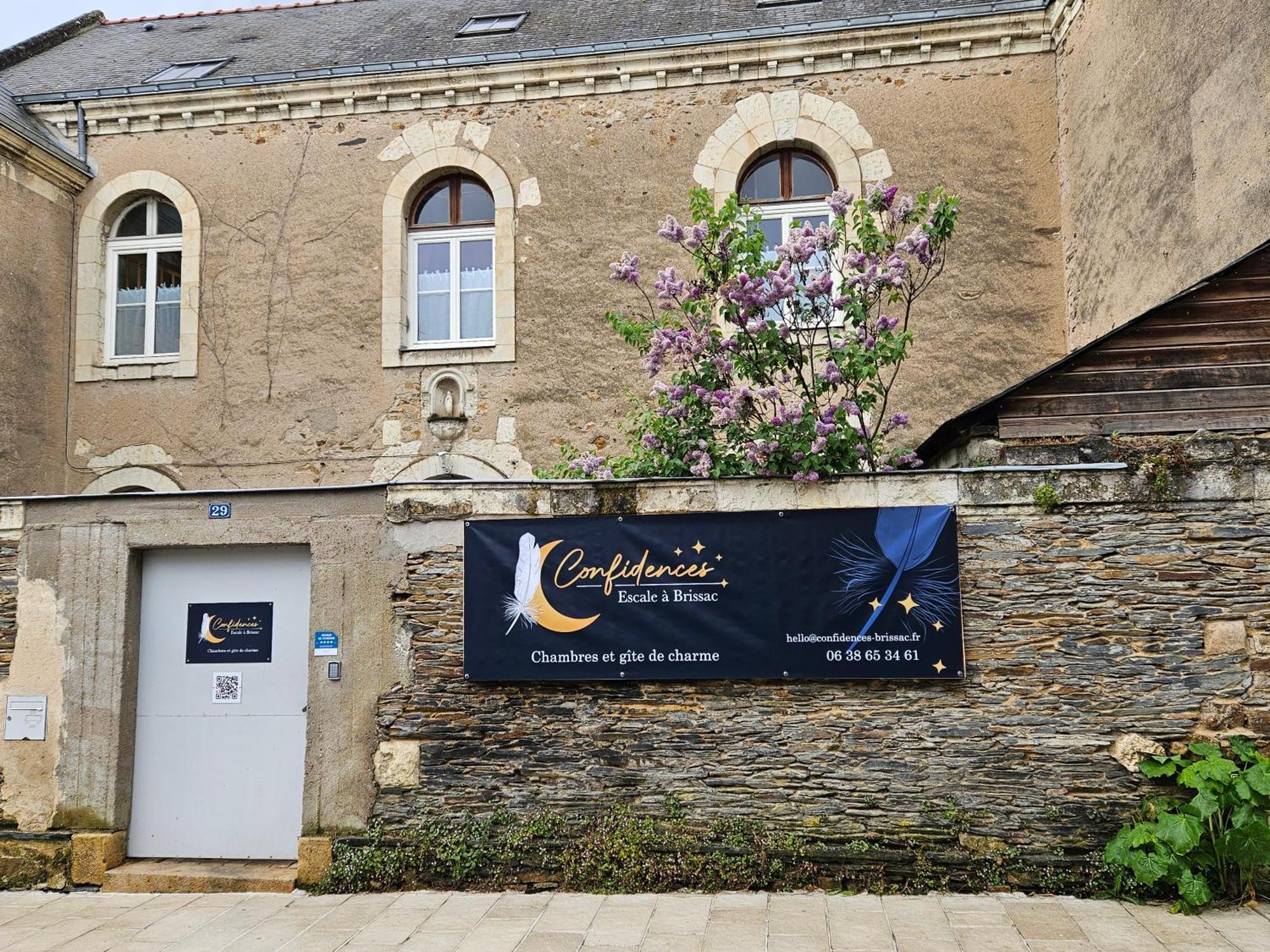 Confidences Escale A Brissac Bed and Breakfast Exteriör bild